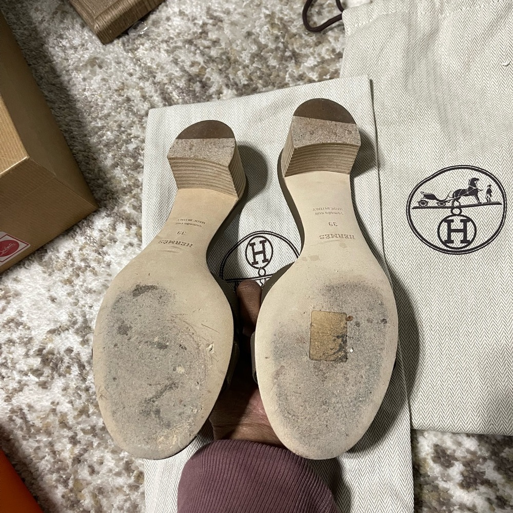 Hermes Etoupe Oasis Epsom calfskin Sandal - Picture 5 of 5